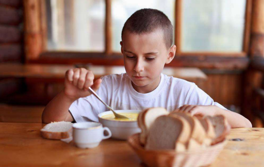 如何幫助孩子養成良好的飲食習慣 孩子吃飯習慣不好怎么辦 如何幫助孩子養成良好的飲食習慣 孩子吃飯習慣不好怎么辦