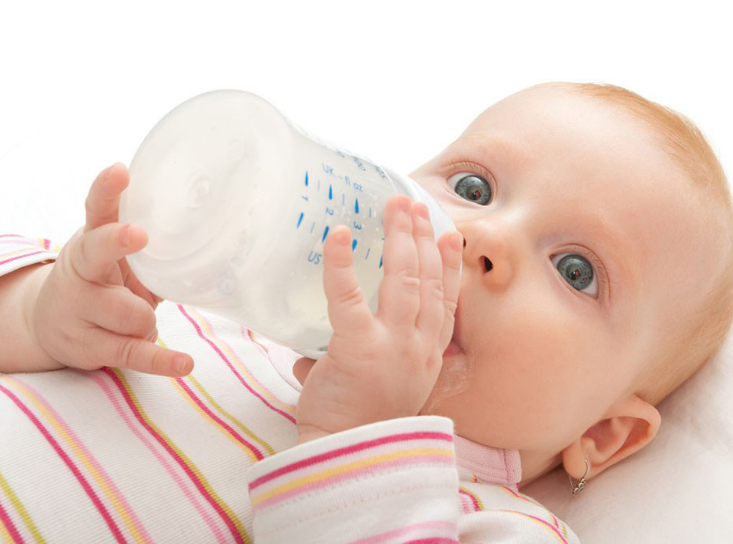 小孩吃奶吃到多大最好 母乳什么時候斷奶最合適