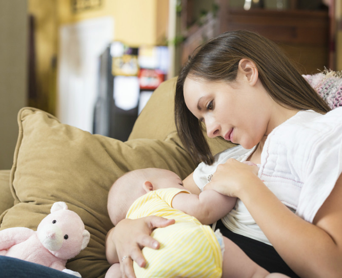 小孩吃奶吃到多大最好 母乳什么時候斷奶最合適