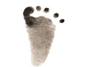 寶寶出生的時候為什么要印腳印 孩子出生印腳印的原因是什么2018 寶寶出生的時候為什么要印腳印 孩子出生印腳印的原因是什么2018