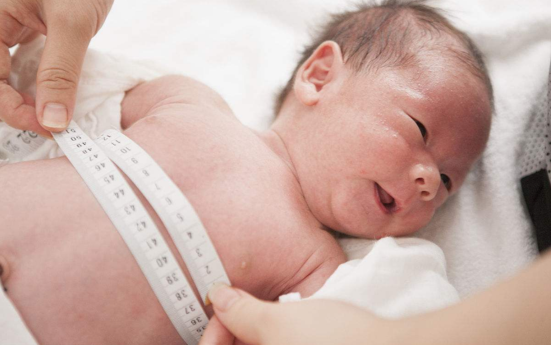 生孩子報喜的心情說說 經典生子報喜短信句子朋友圈