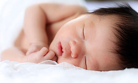 寶寶濕疹可以涂母乳嗎 寶寶濕疹涂母乳會怎樣 寶寶濕疹可以涂母乳嗎 寶寶濕疹涂母乳會怎樣