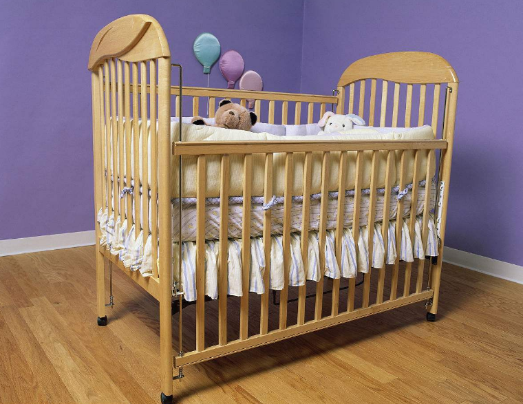 孩子的嬰兒床選什么樣的比較好 把嬰兒床放哪比較恰當 孩子的嬰兒床選什么樣的比較好 把嬰兒床放哪比較恰當