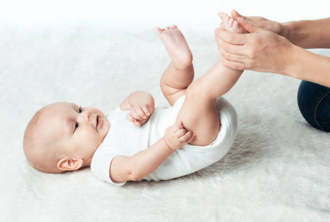 嬰兒肚子疼怎么按摩 寶寶肚子疼推拿哪里 嬰兒肚子疼怎么按摩 寶寶肚子疼推拿哪里