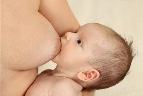 寶寶吃奶嗆到了怎么辦 寶寶吃奶嗆到急救措施