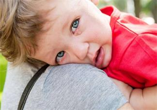 不給孩子買玩具他就哭怎么辦 怎么處理孩子在外面鬧脾氣的情況