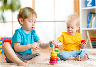 寶寶喜歡亂扔?xùn)|西怎么辦2018 寶寶發(fā)脾氣亂扔?xùn)|西如何教育