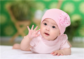 嬰兒長痱子可以曬太陽嗎 寶寶長痱子曬太陽會怎樣 嬰兒長痱子可以曬太陽嗎 寶寶長痱子曬太陽會怎樣