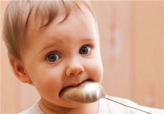 孩子吃飯邊吃邊玩怎么辦2018 怎樣改變孩子邊玩邊吃習慣