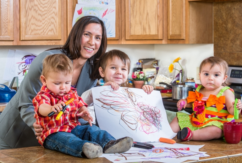 生了小孩后你是當職場媽媽還是全職媽媽 生了小孩后你是當職場媽媽還是全職媽媽