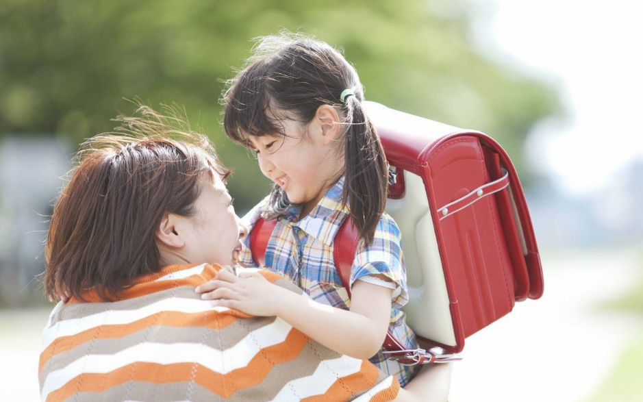 小孩不愿意上學(xué)怎么回事 如何解決孩子不愿上幼兒園的問(wèn)題 小孩不愿意上學(xué)怎么回事 如何解決孩子不愿上幼兒園的問(wèn)題