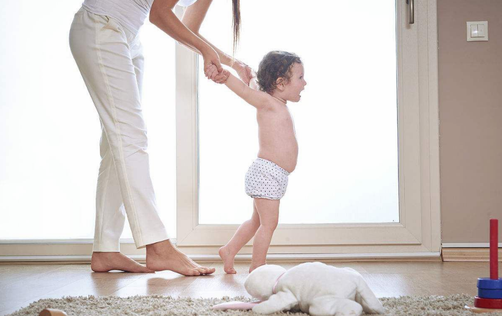 小寶寶踮著腳尖走路正常嗎 孩子走路總是踮起腳尖怎么糾正 小寶寶踮著腳尖走路正常嗎 孩子走路總是踮起腳尖怎么糾正
