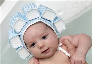 往孩子洗澡水里滴去痱水有用嗎 寶寶洗澡水能不能加去痱產品 往孩子洗澡水里滴去痱水有用嗎 寶寶洗澡水能不能加去痱產品