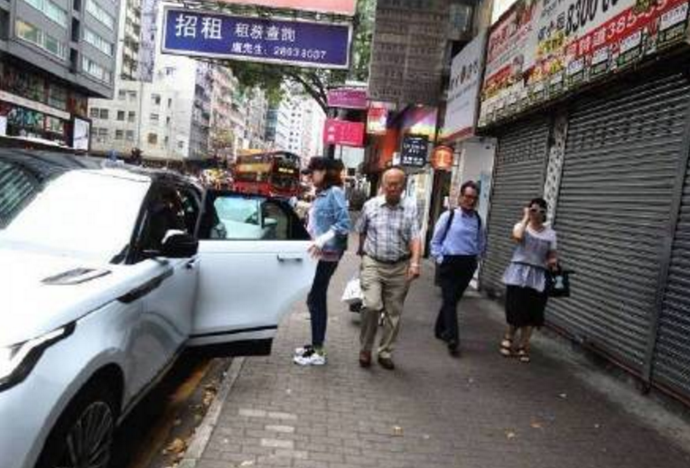 熊黛林抱孩子患媽媽手怎么回事 如何抱孩子預防媽媽手