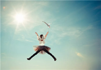 林志穎老婆怎么用手機(jī)讓雙胞胎聽話 寶寶理發(fā)哭鬧怎么辦