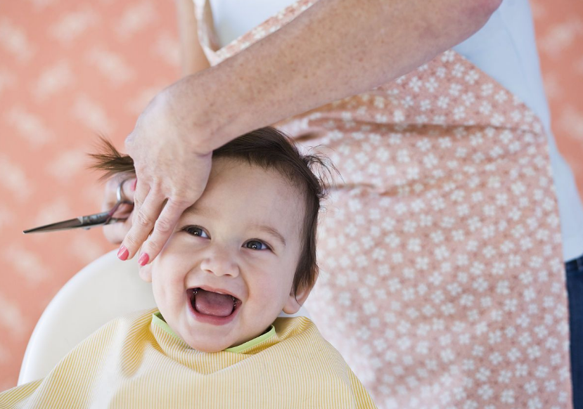 林志穎老婆怎么用手機(jī)讓雙胞胎聽話 寶寶理發(fā)哭鬧怎么辦