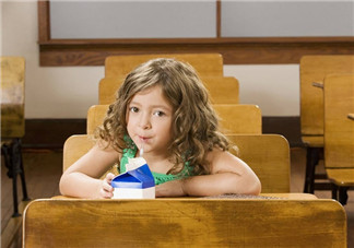 2018夏天應該喝什么樣溫度的水 夏季怎么喝水最補水 2018夏天應該喝什么樣溫度的水 夏季怎么喝水最補水