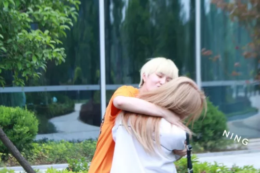 sunnee強吻孟美岐是真的嗎 sunnee楊蕓晴鏡頭少會被封殺嗎