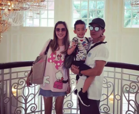 應采兒陳小春帶Jasper重游結婚地照片 如何給孩子最好的是陪伴