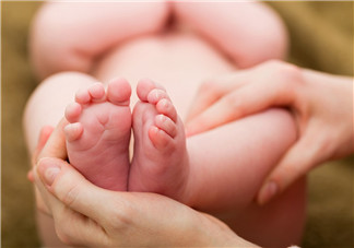 當(dāng)媽媽的第一個生日心情說說  寶寶陪伴的第一個生日朋友圈感言