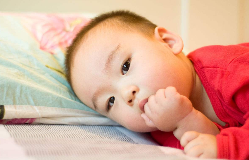 孩子喜歡吃手會變丑嗎 孩子喜歡吃手怎么做比較好2018