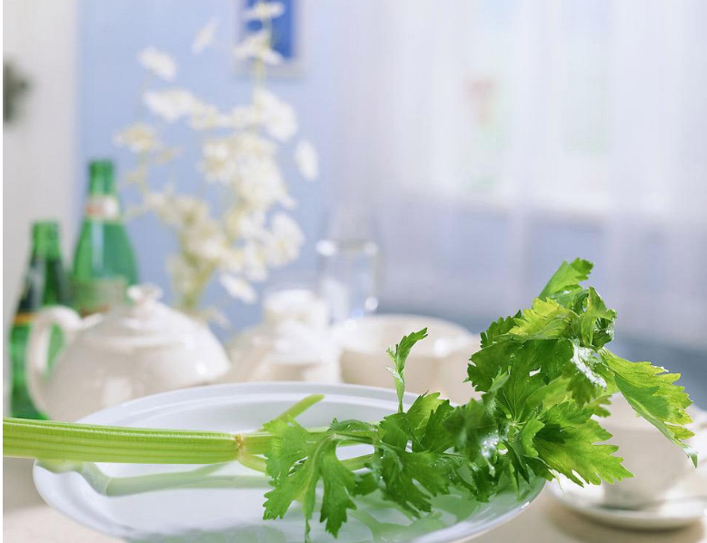 夏季美白喝檸檬水有用嗎 四季美白食物有哪些 夏季美白喝檸檬水有用嗎 四季美白食物有哪些