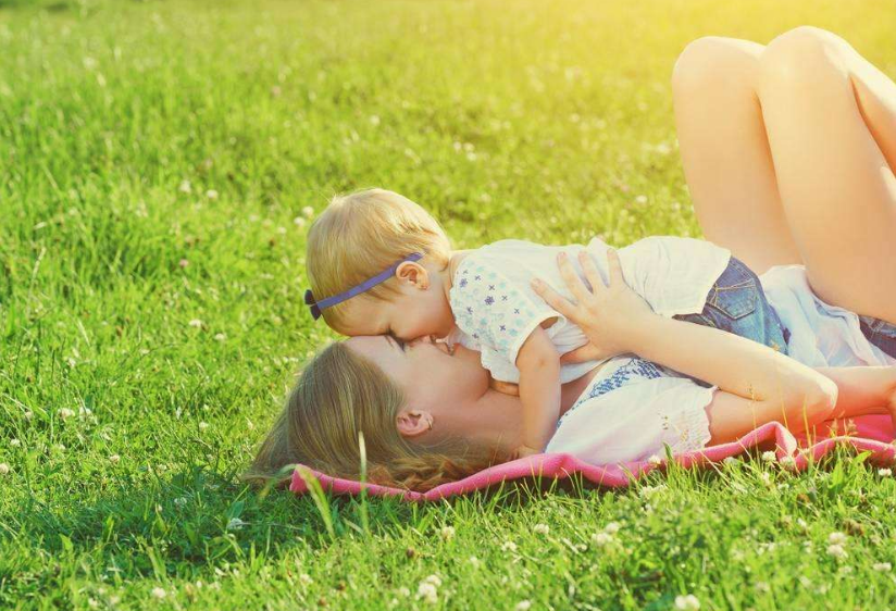 如何判斷寶寶是否中暑 2018夏季寶寶怎么防暑