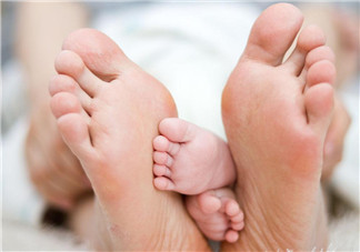 寶寶臉頰突然變紅怎么回事 如何治療傳染性紅斑 寶寶臉頰突然變紅怎么回事 如何治療傳染性紅斑