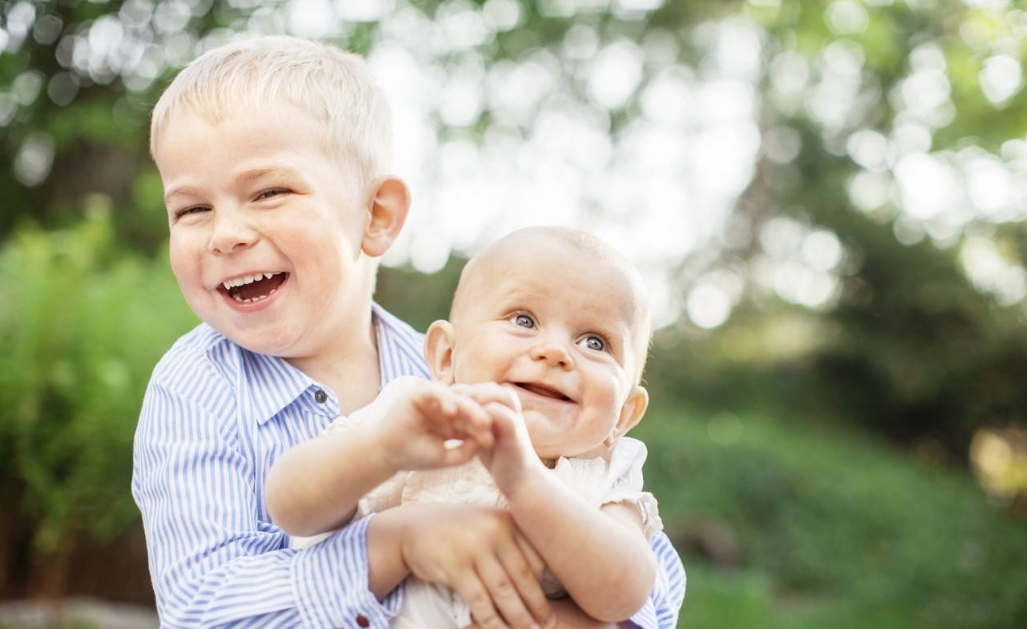 寶寶是如何運(yùn)用肢體語(yǔ)言的 如何教寶寶學(xué)會(huì)用肢體語(yǔ)言