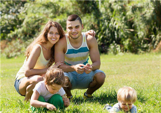 2018年屬狗男孩命中缺金缺水起什么名字合適 男寶寶缺金缺水如何取名