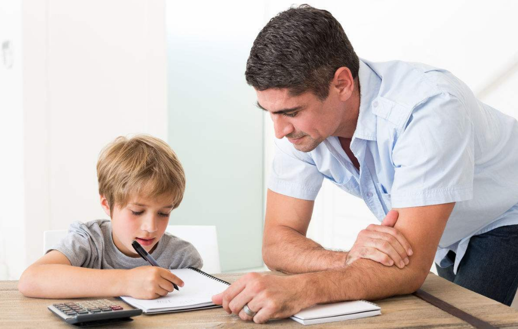 2018年屬狗男孩命中缺金缺水起什么名字合適 男寶寶缺金缺水如何取名