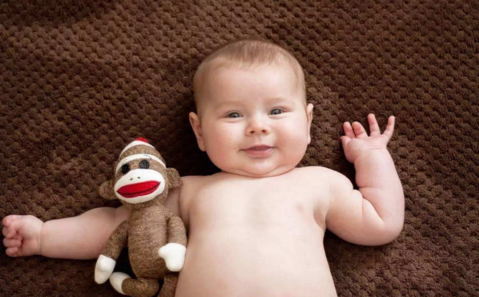 斷夜奶的寶寶總是哭還要斷嗎 斷夜奶孩子哭的厲害怎么辦