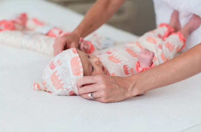 斷夜奶的寶寶總是哭還要斷嗎 斷夜奶孩子哭的厲害怎么辦