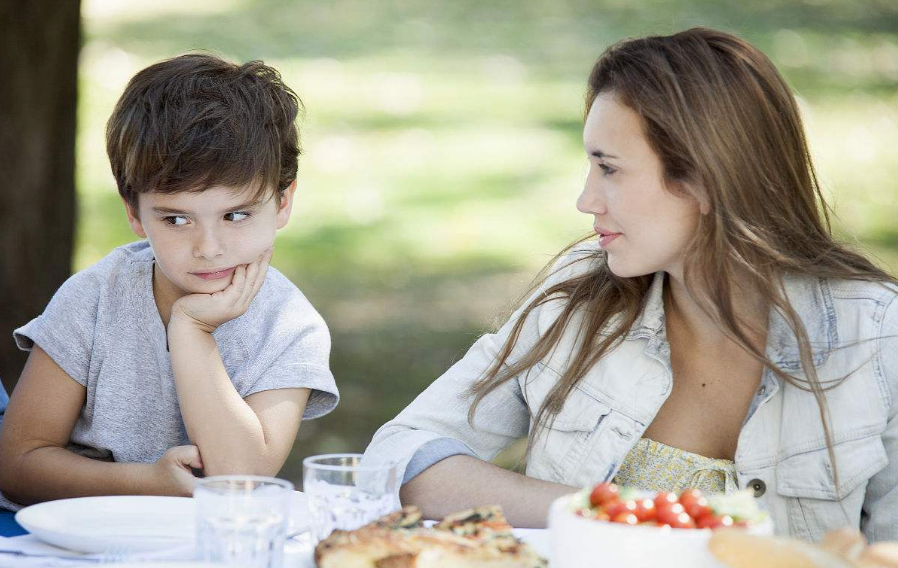 脾氣倔強的小孩子該怎么教育 如何正確對待性格倔強的孩子 脾氣倔強的小孩子該怎么教育 如何正確對待性格倔強的孩子