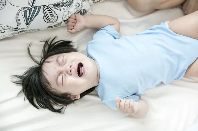 孩子特別愛哭鬧怎么辦 怎么對(duì)付愛哭鬧的孩子 孩子特別愛哭鬧怎么辦 怎么對(duì)付愛哭鬧的孩子