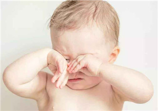 寶寶吃奶粉便秘需要換奶粉嗎 怎么泡奶粉改善嬰兒便秘