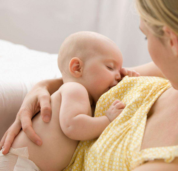 為什么寶寶吃奶總是咬乳頭 寶寶吃奶的時候咬奶頭怎么辦 為什么寶寶吃奶總是咬乳頭 寶寶吃奶的時候咬奶頭怎么辦