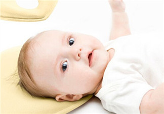 寶寶多大可以睡枕頭 寶寶枕頭高度怎么選擇