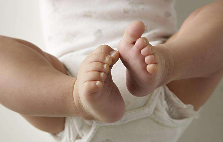 孩子夏天喜歡光腳跑怎么辦 孩子喜歡光腳好不好2018 孩子夏天喜歡光腳跑怎么辦 孩子喜歡光腳好不好2018