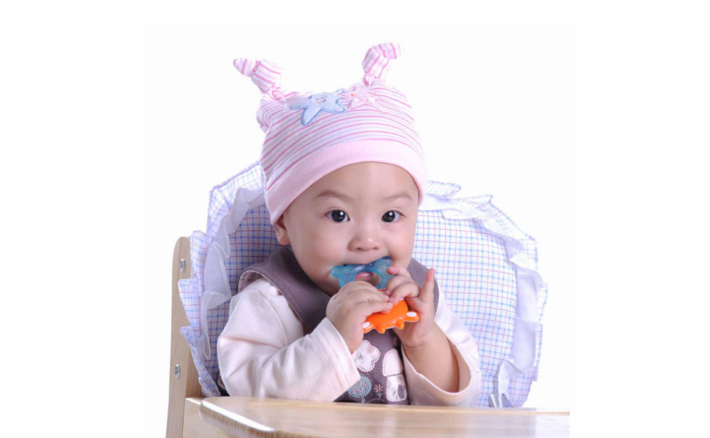 寶寶開始長牙有哪些表現特征 寶寶長牙了要注意什么 寶寶開始長牙有哪些表現特征 寶寶長牙了要注意什么