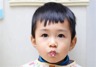 孩子吃奶粉口臭吐奶怎么辦 孩子吃奶粉狀況解決方法2018