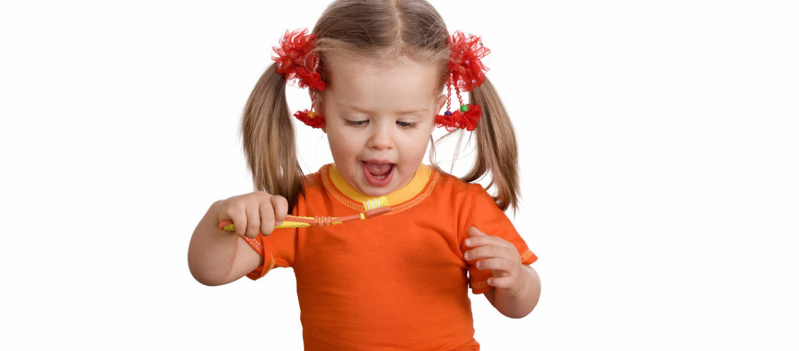 孩子用含氟牙膏會導(dǎo)致氟斑牙嗎 3歲以下的孩子有必要用含氟牙膏嗎 孩子用含氟牙膏會導(dǎo)致氟斑牙嗎 3歲以下的孩子有必要用含氟牙膏嗎