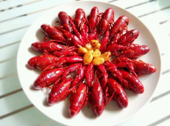 曬吃龍蝦的經典語錄2018 曬吃小龍蝦的朋友圈說說句子