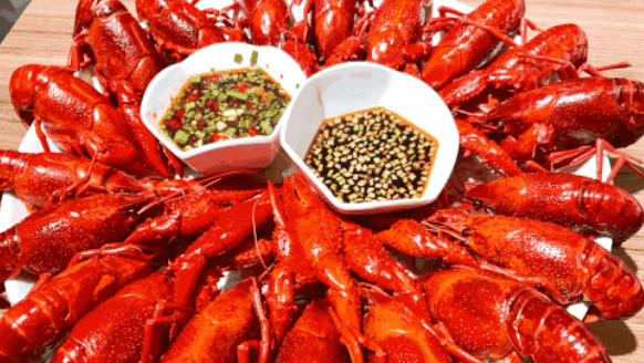 夏天馬路邊吃龍蝦的說說 關(guān)于龍蝦的朋友圈怎么說