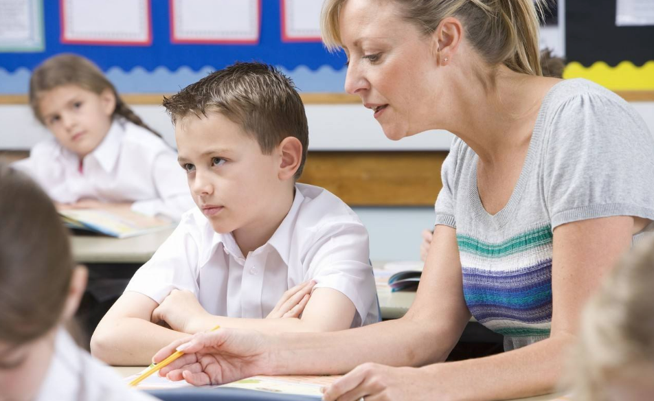 小孩固執執著怎么辦 如何教育固執倔強的孩子