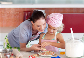 多大的小孩可以和家長一起做菜 怎么和孩子一起做飯