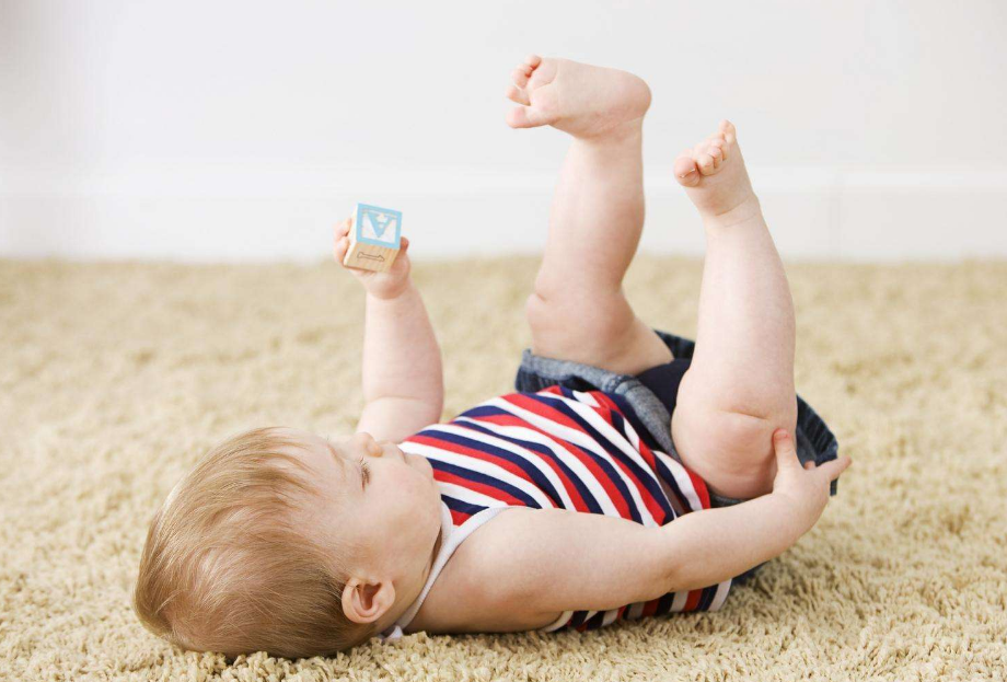 哪些益智產品適合培養孩子的閱讀能力 怎么利用益智玩具增進寶寶的閱讀興趣