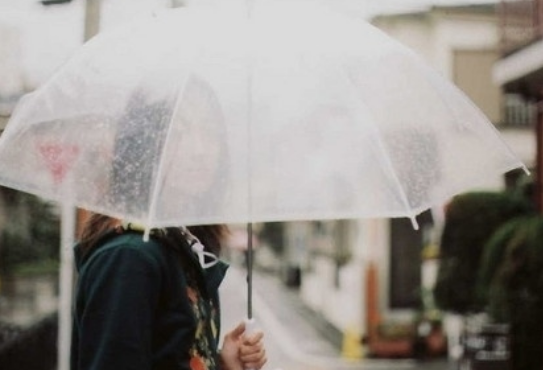 下雨的搞笑說說段子 下雨天發(fā)個幽默朋友圈