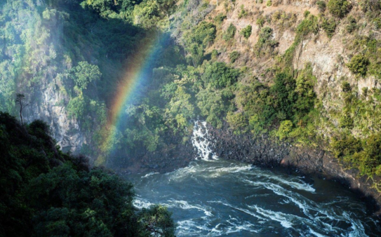 爬山下雨心情說說 2018爬山遇雨的心情短語說說朋友圈 爬山下雨心情說說 2018爬山遇雨的心情短語說說朋友圈