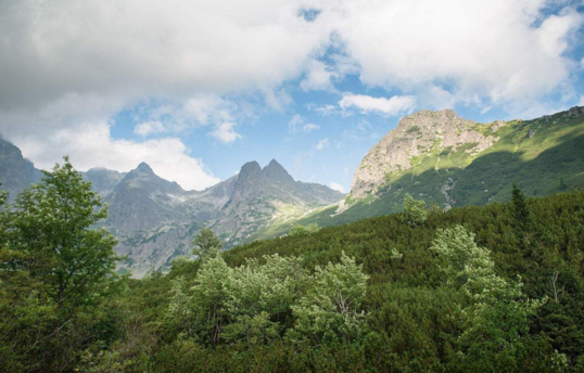 爬山下雨心情說說 2018爬山遇雨的心情短語說說朋友圈 爬山下雨心情說說 2018爬山遇雨的心情短語說說朋友圈